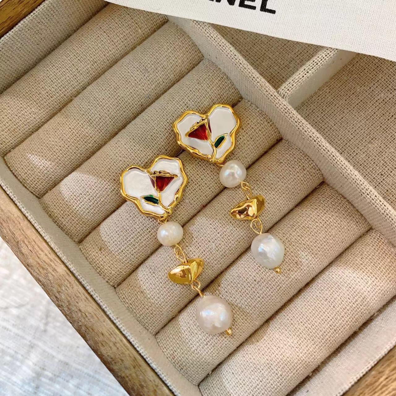 Vintage Elegant Earrings Series