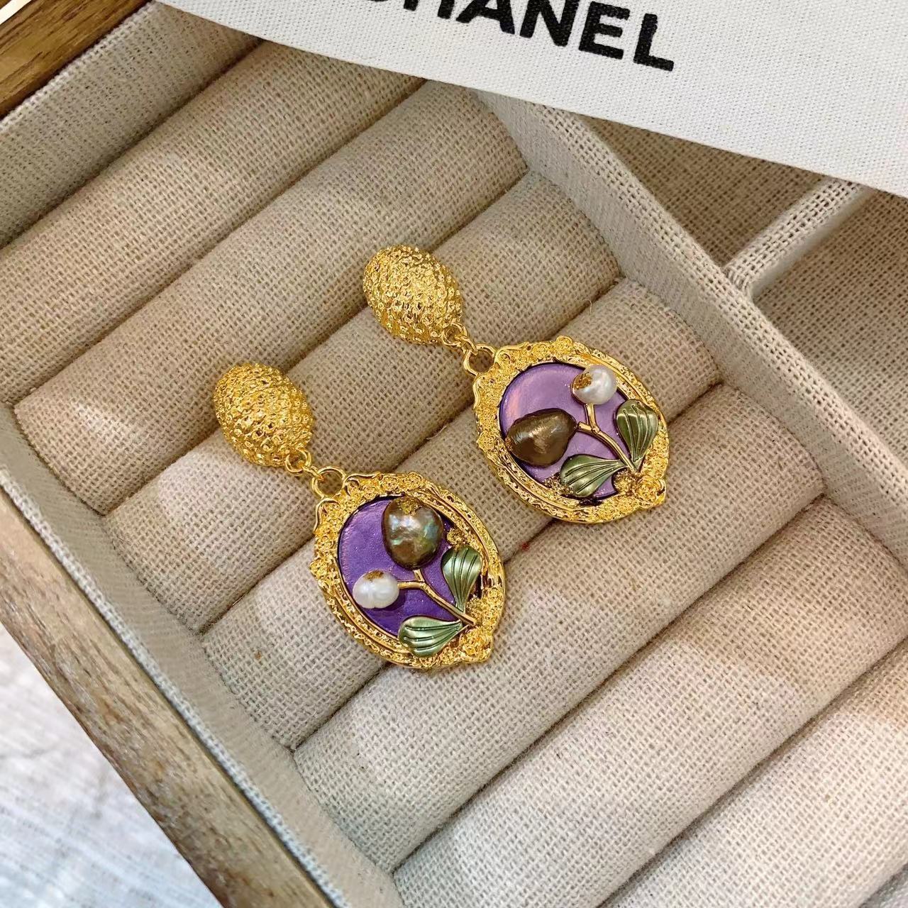 Vintage Elegant Earrings Series