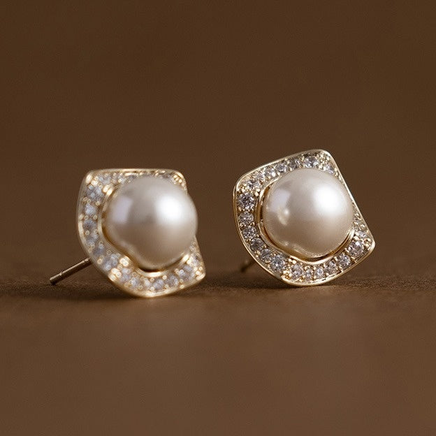 Elegant Pearl Earrings – Champagne Gold Studs
