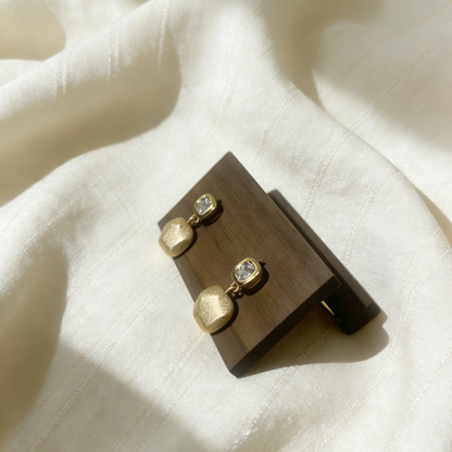Simple square pendant earrings