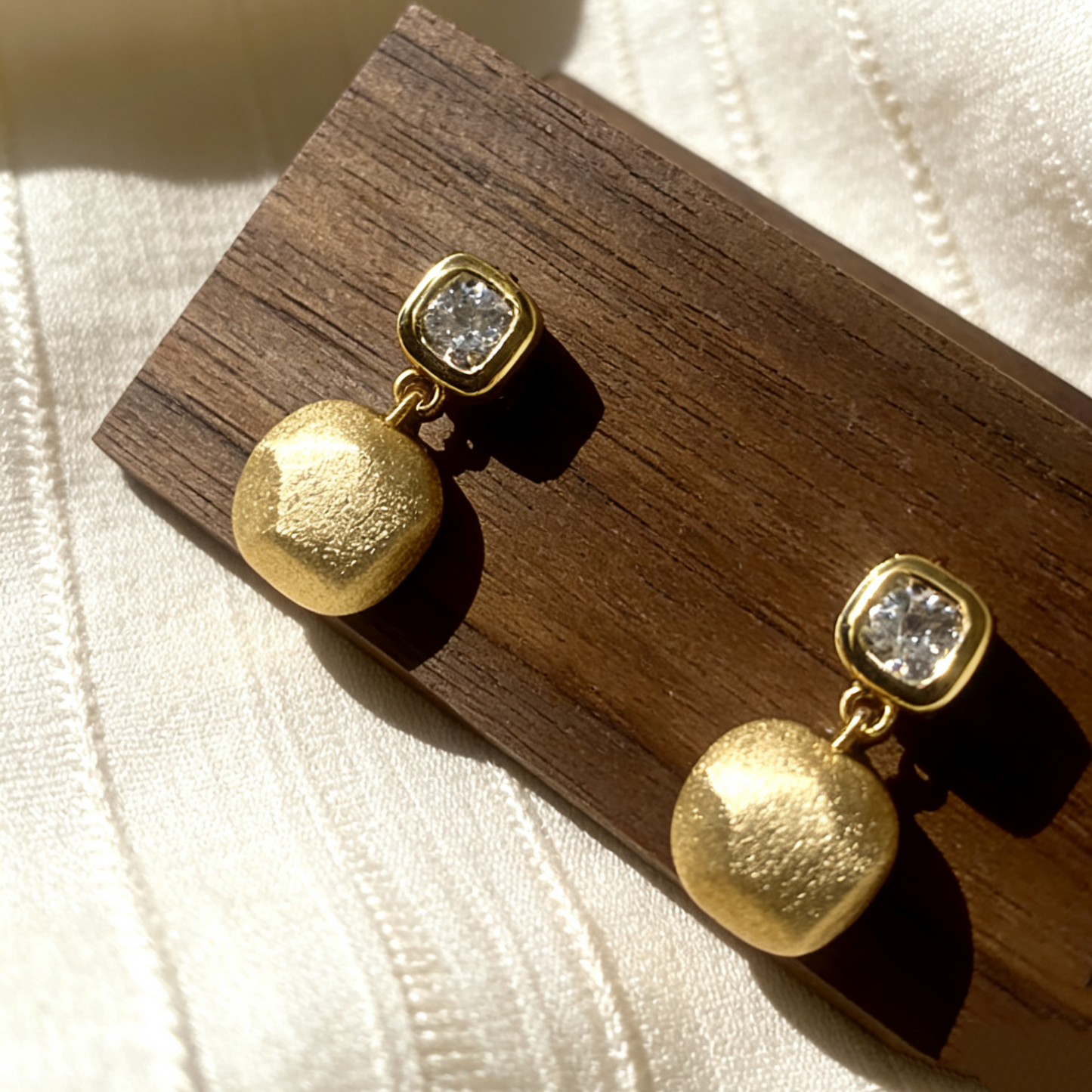 Simple square pendant earrings