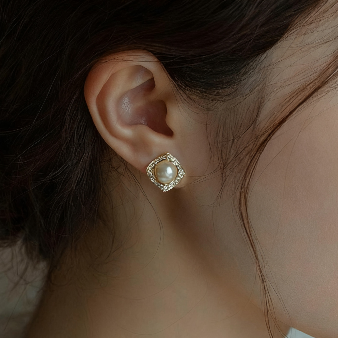 Elegant Pearl Earrings – Champagne Gold Studs