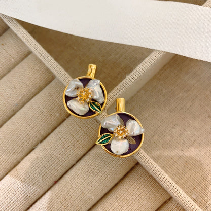 Side view of minimalist vintage earrings showcasing the gold-plated copper finish.