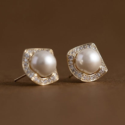 Elegant Pearl Earrings – Champagne Gold Studs