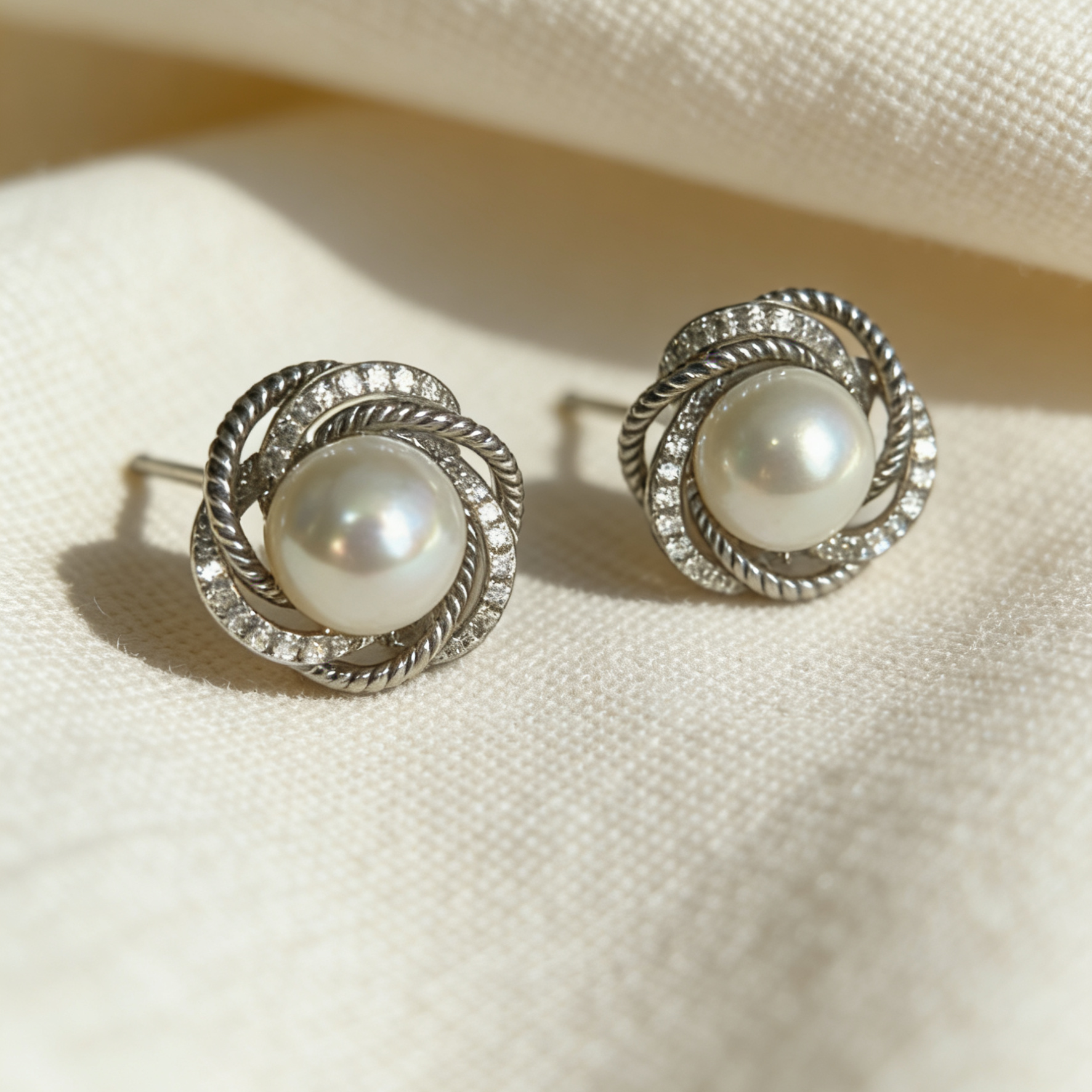 Twisted rope pearl stud earrings detail